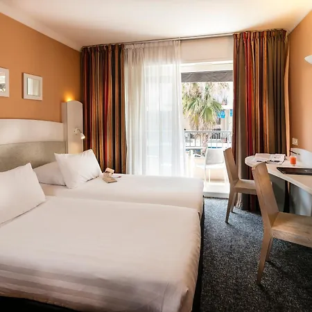 Western Astoria Hotel 3*