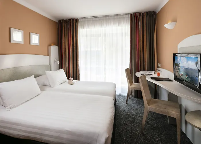 Western Astoria Hotel 3*