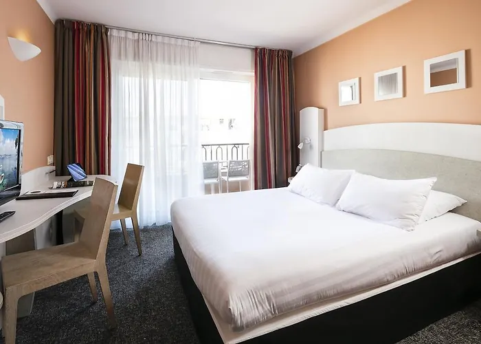 Hotel Western Astoria 3*